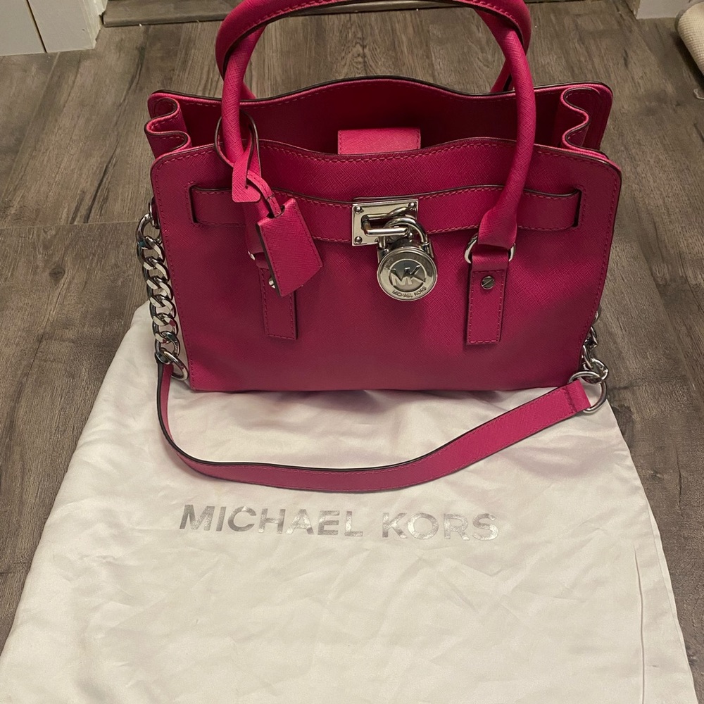 Michale Kors bag in PERFECT condition, with duster. Used a couple of time.